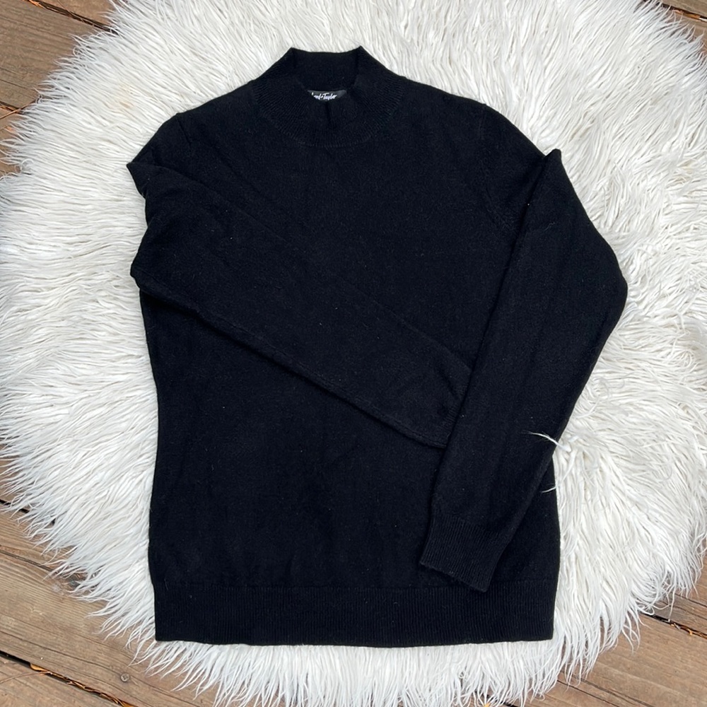 Lord & Taylor Black Crewneck Cashmere Sweater, M
